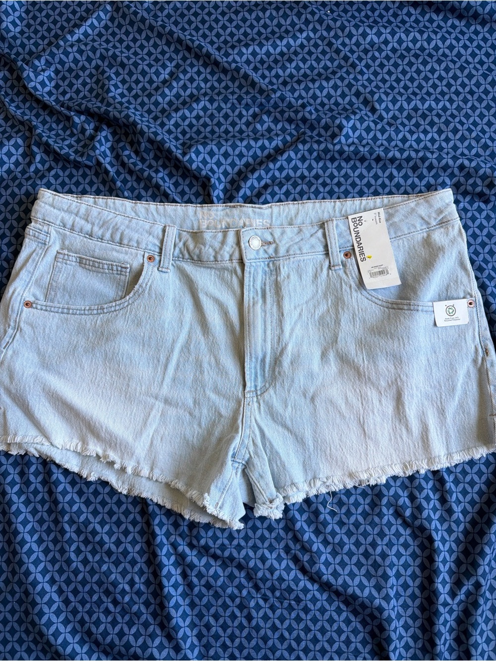 No Boundaries Light Blue Frayed-Hem Denim Shorts
